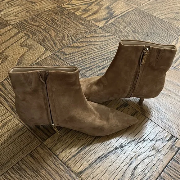 NWT Veronica Beard boots, suede upper, leather sole, kitten heels - Picture 2 of 3